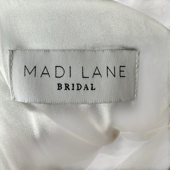 Elegant White Wedding Dress - Picture 7 of 12